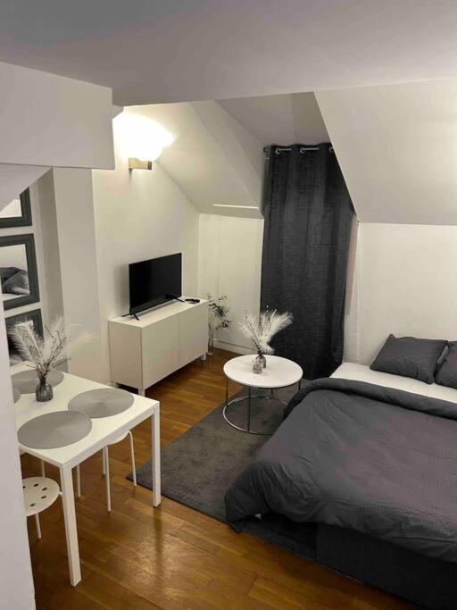 Duplex Minimaliste - 30 Min De Paris Lägenhet Saint-Ouen-l'Aumone Exteriör bild
